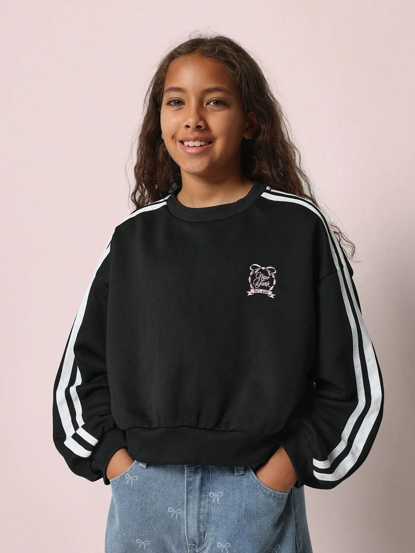 Tween Girls Comfy Black Vintage Sweatshirt With Embroidery