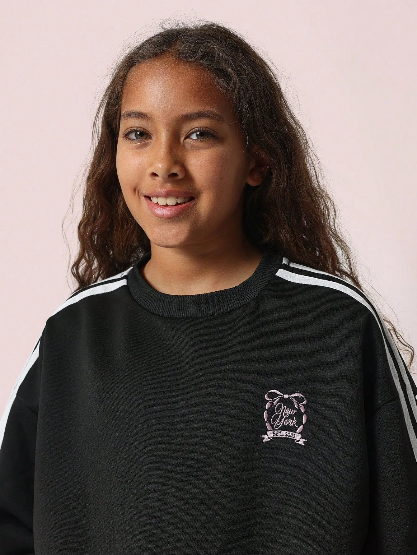 Tween Girls Comfy Black Vintage Sweatshirt With Embroidery