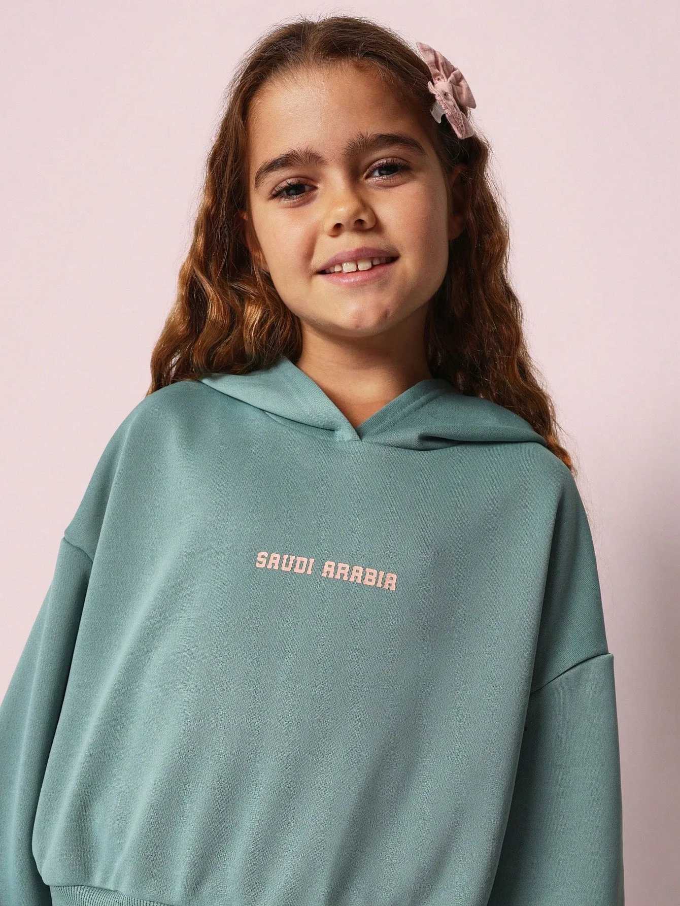 Tween Girls Comfy Crop Fit Overhead Hoodie With Large Saudi Arabia Graphic Print